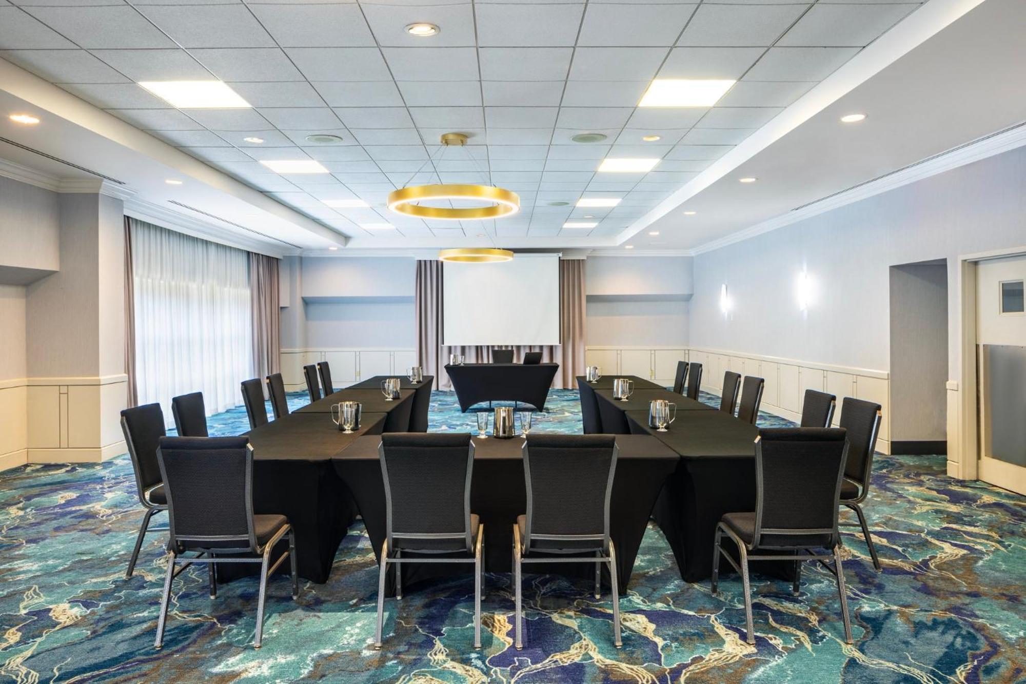 Holiday Inn Laval Montreal By Ihg Exterior foto