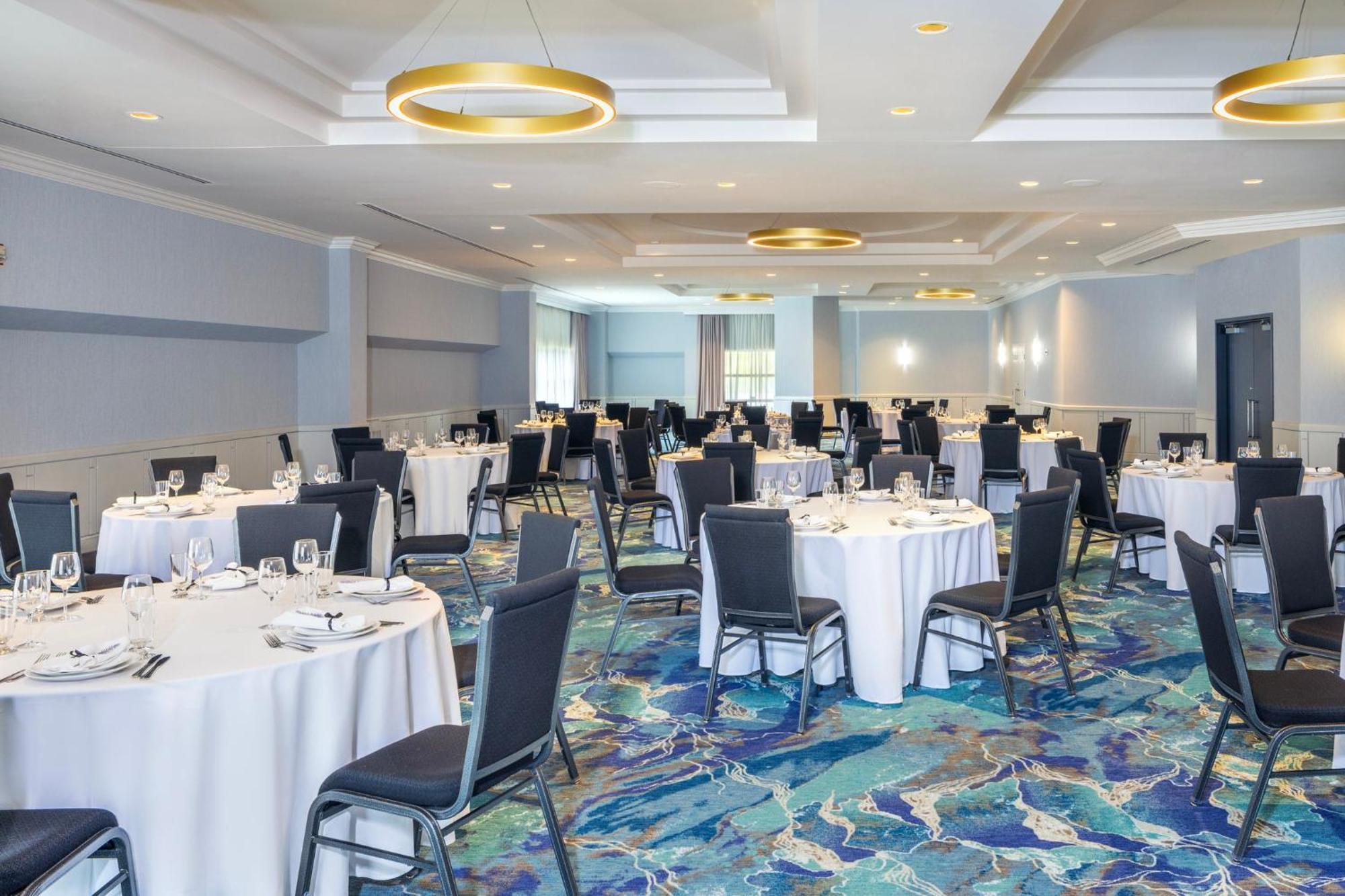 Holiday Inn Laval Montreal By Ihg Exterior foto