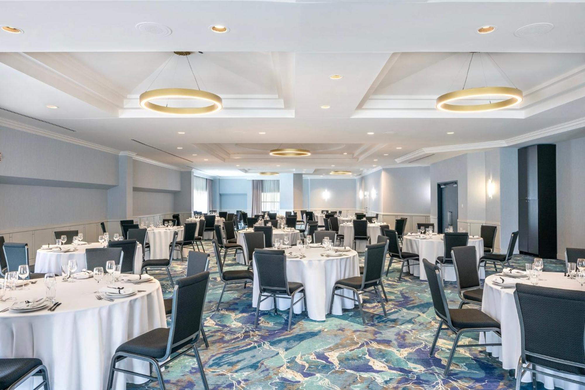 Holiday Inn Laval Montreal By Ihg Exterior foto