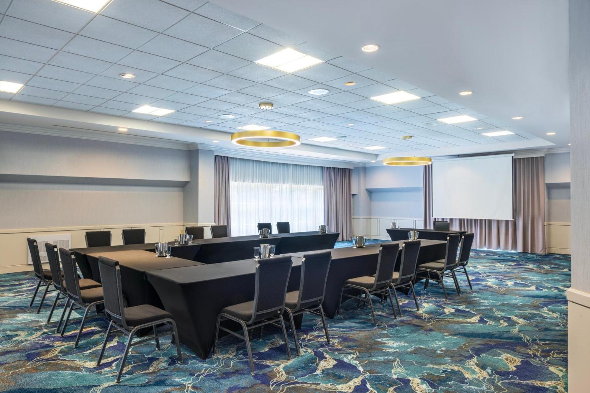 Holiday Inn Laval Montreal By Ihg Exterior foto