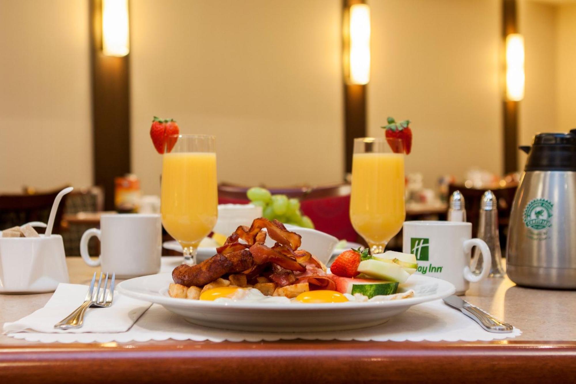 Holiday Inn Laval Montreal By Ihg Exterior foto
